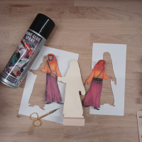 16 houten silhouetten met mens-figuren